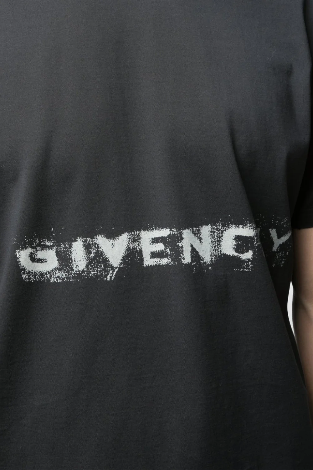 Givenchy T-Shirt Logo Middle Print - Image 4