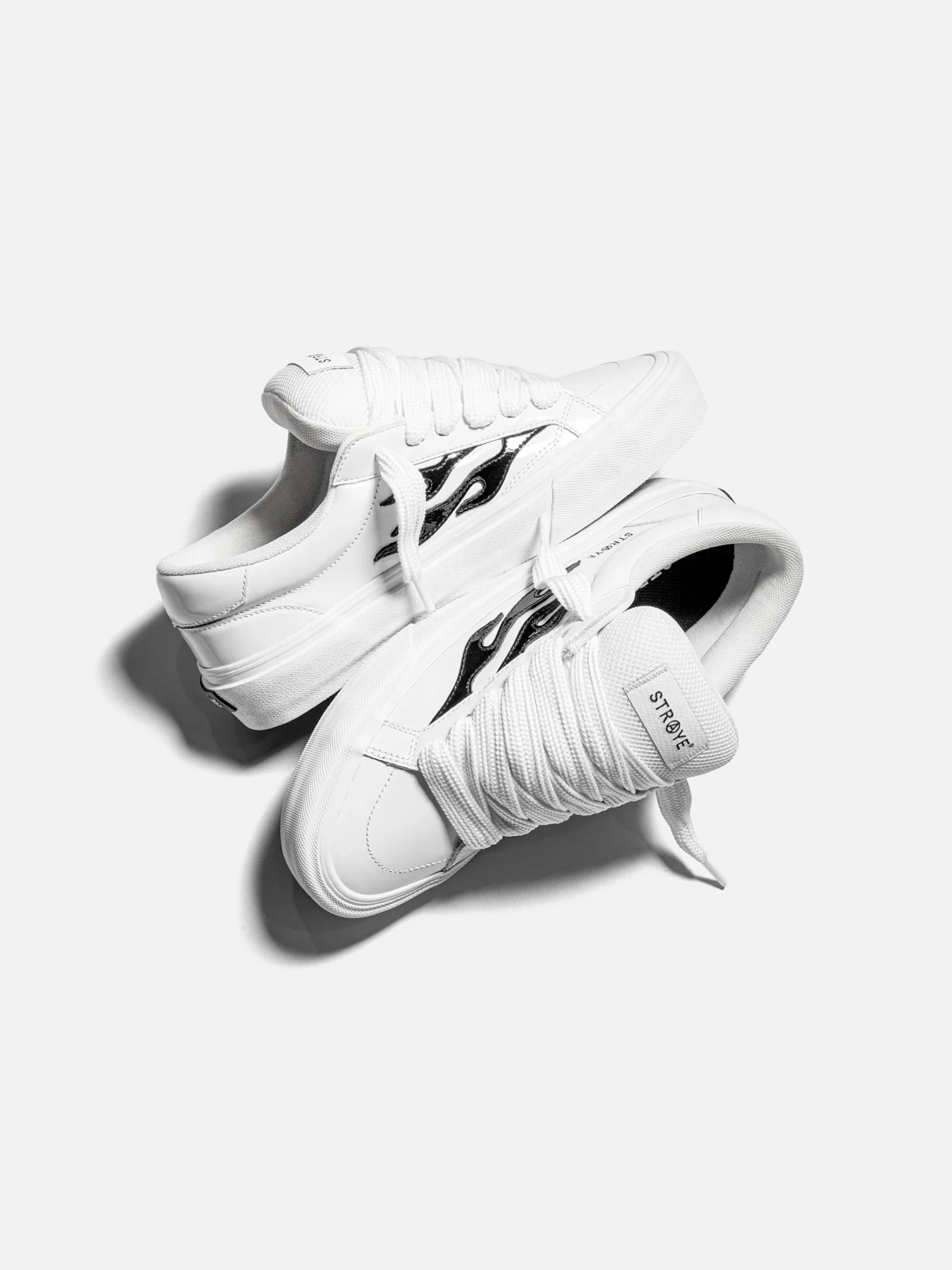 STRAYE Logan Puff - Glossy White - Image 2